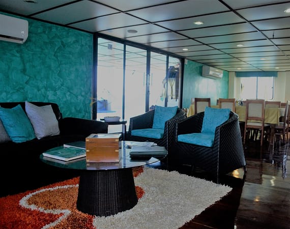Galapagos Cruise Anahi lounge