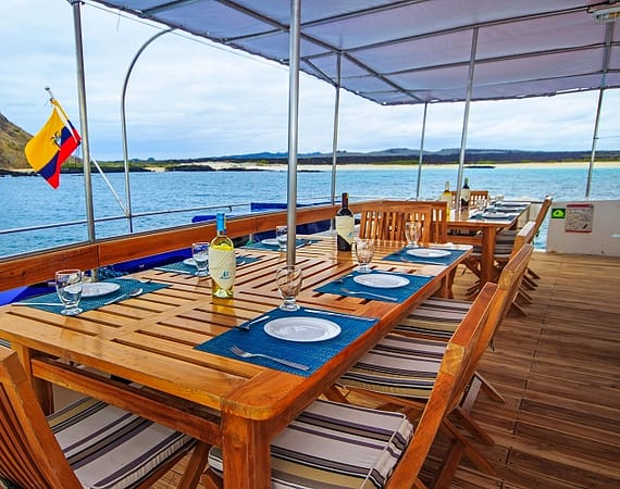 Archipel Galapagos Cruise al fresco dining