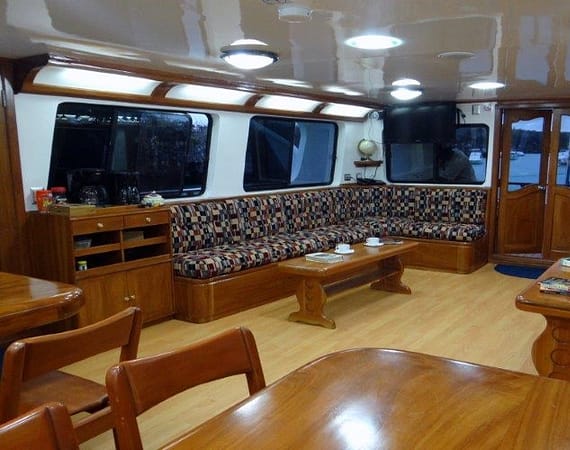 Angelito Galapagos Cruise lounge