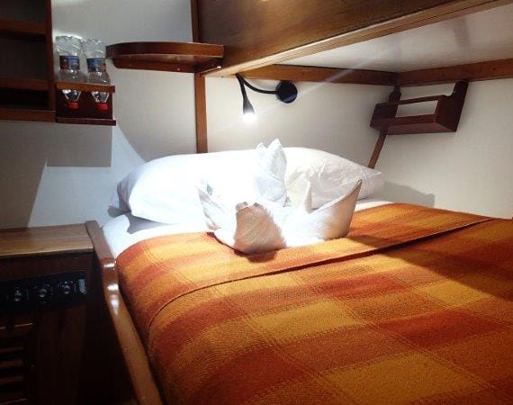 Samba Galapagos Cruise double bed