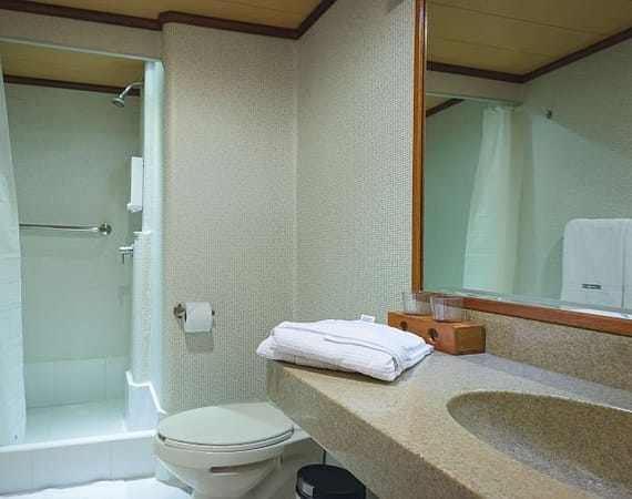 Seaman Journey Galapagos Cruise bathroom