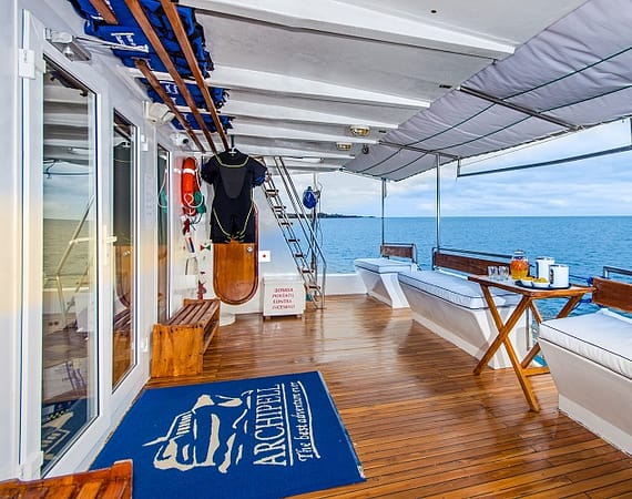 Archipel Galapagos Cruise al fresco lounge