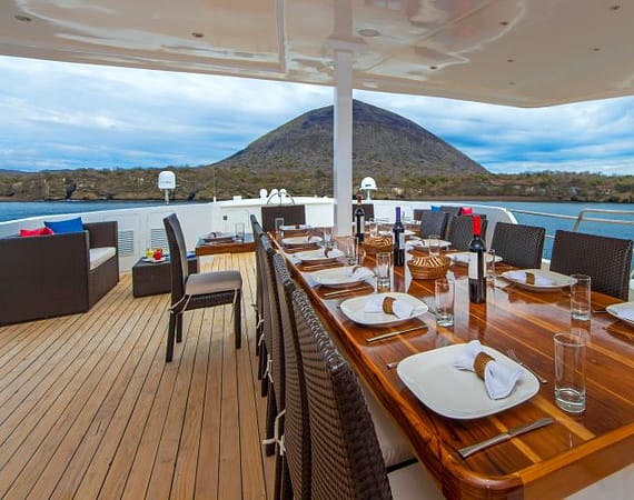 Natural Paradise Galapagos Cruise al fresco dining